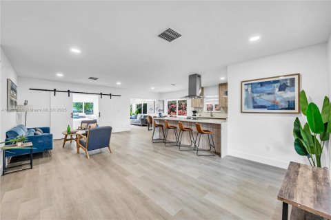 House in Wilton Manors, Florida 3 bedrooms, 144.93 sq.m. № 1953530 - photo 16