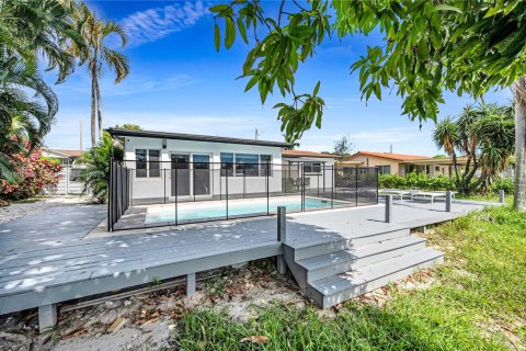 House in Wilton Manors, Florida 3 bedrooms, 144.93 sq.m. № 1953530 - photo 8