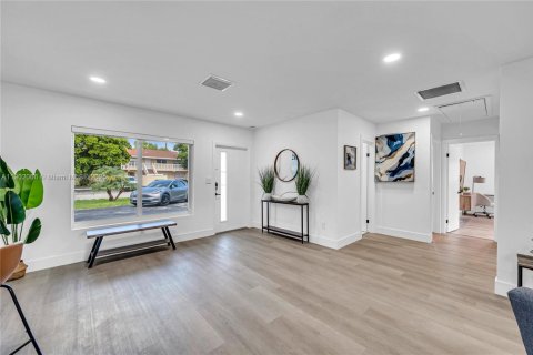 House in Wilton Manors, Florida 3 bedrooms, 144.93 sq.m. № 1953530 - photo 23