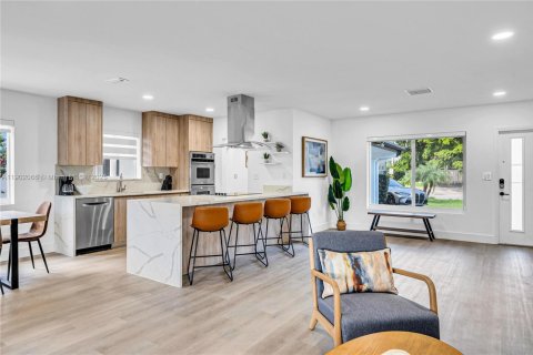 House in Wilton Manors, Florida 3 bedrooms, 144.93 sq.m. № 1953530 - photo 26