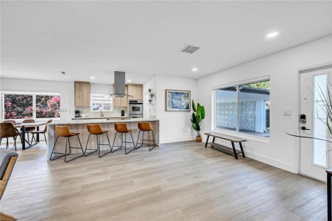 House in Wilton Manors, Florida 3 bedrooms, 144.93 sq.m. № 1953530 - photo 21