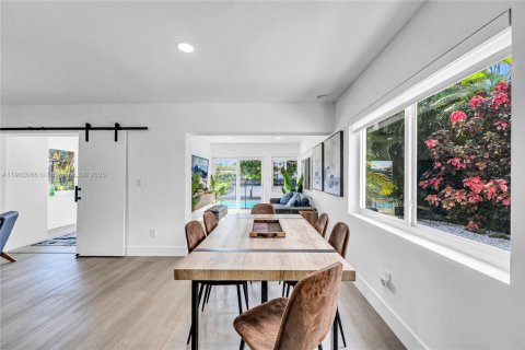 House in Wilton Manors, Florida 3 bedrooms, 144.93 sq.m. № 1953530 - photo 30