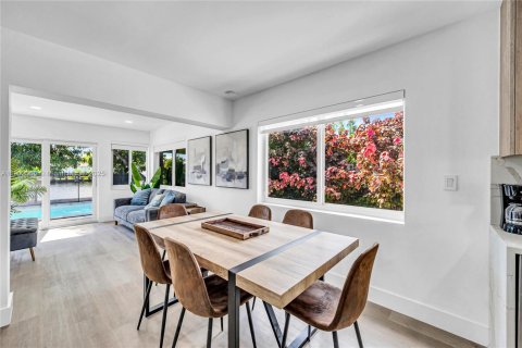 House in Wilton Manors, Florida 3 bedrooms, 144.93 sq.m. № 1953530 - photo 29