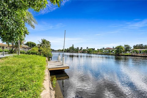 House in Wilton Manors, Florida 3 bedrooms, 144.93 sq.m. № 1953530 - photo 10