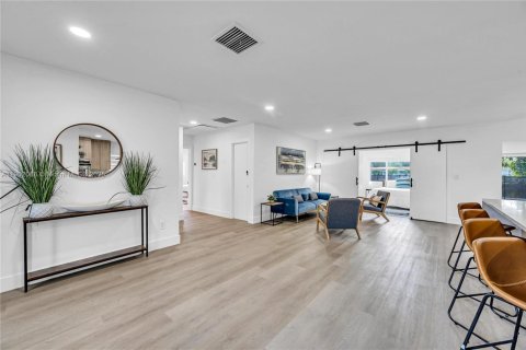 House in Wilton Manors, Florida 3 bedrooms, 144.93 sq.m. № 1953530 - photo 22