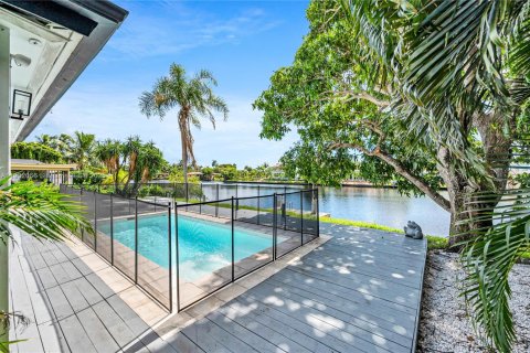 House in Wilton Manors, Florida 3 bedrooms, 144.93 sq.m. № 1953530 - photo 4