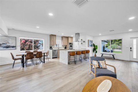 House in Wilton Manors, Florida 3 bedrooms, 144.93 sq.m. № 1953530 - photo 25