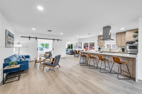 House in Wilton Manors, Florida 3 bedrooms, 144.93 sq.m. № 1953530 - photo 17