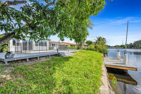 House in Wilton Manors, Florida 3 bedrooms, 144.93 sq.m. № 1953530 - photo 9