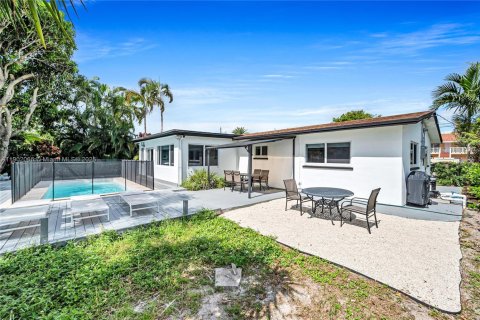 House in Wilton Manors, Florida 3 bedrooms, 144.93 sq.m. № 1953530 - photo 13