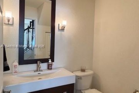 Adosado en venta en Doral, Florida, 3 dormitorios, 141.21 m2 № 1839682 - foto 12