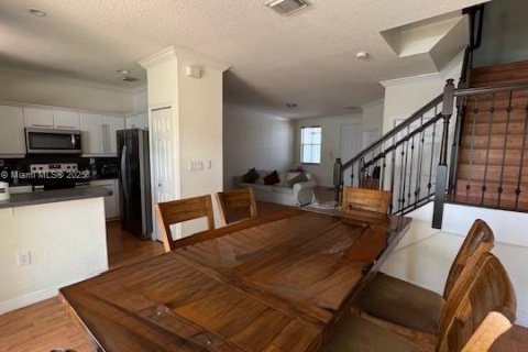 Adosado en venta en Doral, Florida, 3 dormitorios, 141.21 m2 № 1839682 - foto 4