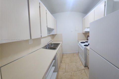 Снять в аренду кондоминиум в Майами, Флорида 1 спальня, 56.67м2, № 1955759 - фото 1