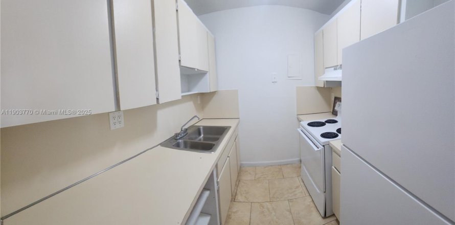 Кондоминиум с 1 спальней в Майами, Флорида № 1955759