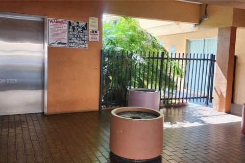 Снять в аренду кондоминиум в Майами, Флорида 1 спальня, 56.67м2, № 1955759 - фото 18