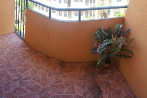 Снять в аренду кондоминиум в Майами, Флорида 1 спальня, 56.67м2, № 1955759 - фото 12