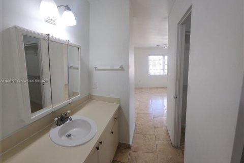 Снять в аренду кондоминиум в Майами, Флорида 1 спальня, 56.67м2, № 1955759 - фото 7