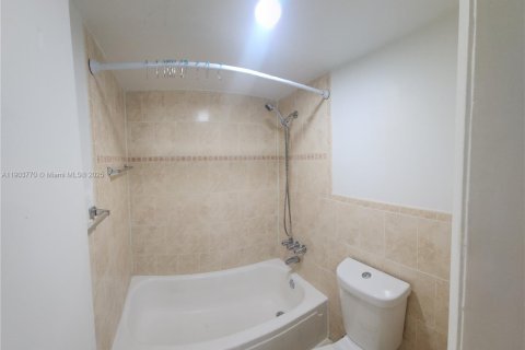 Снять в аренду кондоминиум в Майами, Флорида 1 спальня, 56.67м2, № 1955759 - фото 6