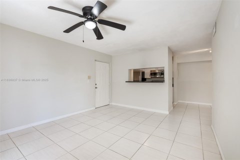 Condominio en venta en Miramar, Florida, 1 dormitorio, 55.74 m2 № 1821755 - foto 8