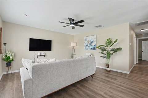 House in Oldsmar, Florida 3 bedrooms, 131.55 sq.m. № 2258743 - photo 13