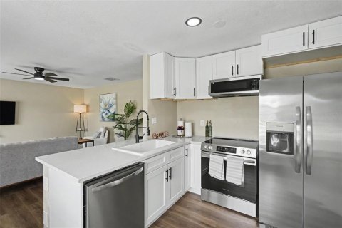 House in Oldsmar, Florida 3 bedrooms, 131.55 sq.m. № 2258743 - photo 8