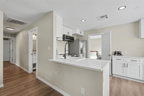 House in Oldsmar, Florida 3 bedrooms, 131.55 sq.m. № 2258743 - photo 4