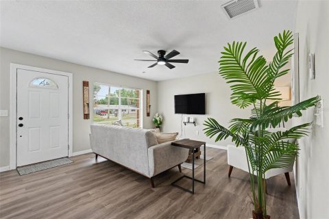 House in Oldsmar, Florida 3 bedrooms, 131.55 sq.m. № 2258743 - photo 10
