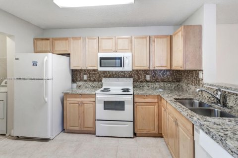 Condominio en alquiler en Coral Springs, Florida, 2 dormitorios, 103.49 m2 № 1827529 - foto 14