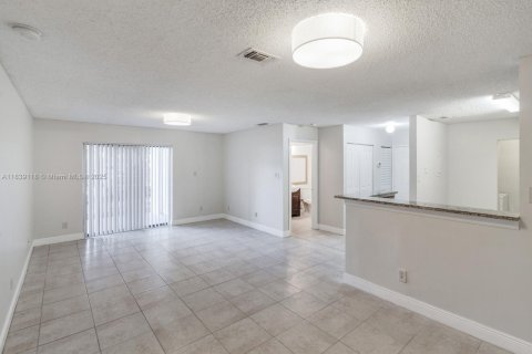 Condominio en alquiler en Coral Springs, Florida, 2 dormitorios, 103.49 m2 № 1827529 - foto 11
