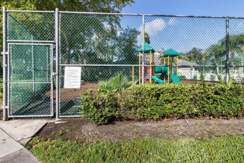 Condominio en alquiler en Coral Springs, Florida, 2 dormitorios, 103.49 m2 № 1827529 - foto 2