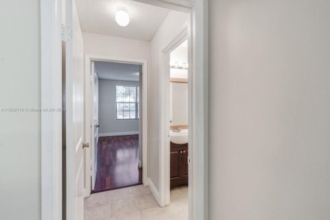 Condominio en alquiler en Coral Springs, Florida, 2 dormitorios, 103.49 m2 № 1827529 - foto 19