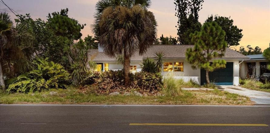 House in Englewood, Florida 2 bedrooms, 122.07 sq.m. № 1876182