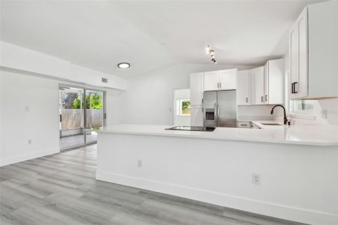 Villa ou maison à louer à Tarpon Springs, Floride: 3 chambres, 144.93 m2 № 1785384 - photo 9