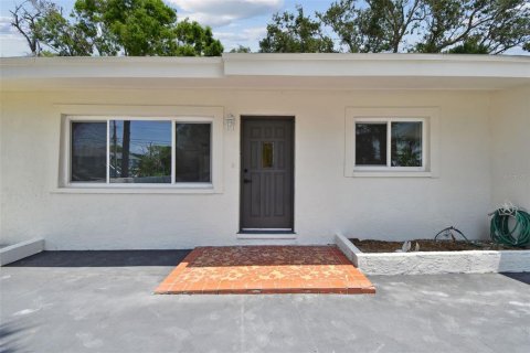 Villa ou maison à louer à Tarpon Springs, Floride: 3 chambres, 144.93 m2 № 1785384 - photo 3