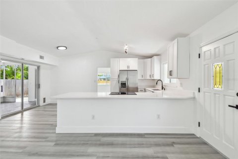 Villa ou maison à louer à Tarpon Springs, Floride: 3 chambres, 144.93 m2 № 1785384 - photo 10