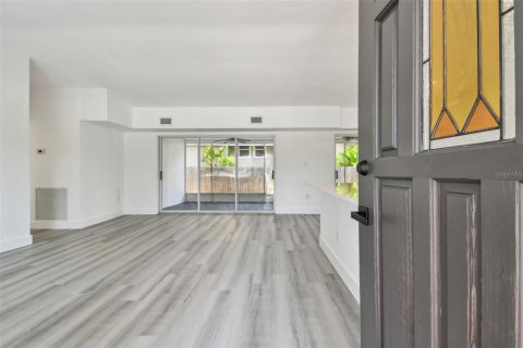 Villa ou maison à louer à Tarpon Springs, Floride: 3 chambres, 144.93 m2 № 1785384 - photo 5