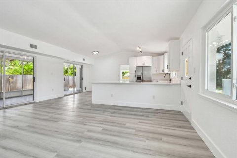 Villa ou maison à louer à Tarpon Springs, Floride: 3 chambres, 144.93 m2 № 1785384 - photo 8