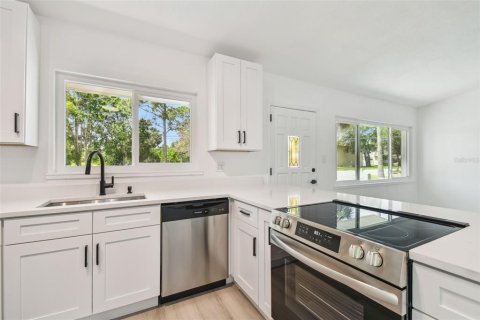 Villa ou maison à louer à Tarpon Springs, Floride: 3 chambres, 144.93 m2 № 1785384 - photo 12