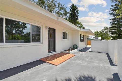 Villa ou maison à louer à Tarpon Springs, Floride: 3 chambres, 144.93 m2 № 1785384 - photo 4