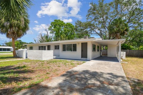 Villa ou maison à louer à Tarpon Springs, Floride: 3 chambres, 144.93 m2 № 1785384 - photo 1