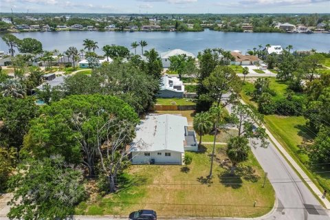 Villa ou maison à louer à Tarpon Springs, Floride: 3 chambres, 144.93 m2 № 1785384 - photo 2