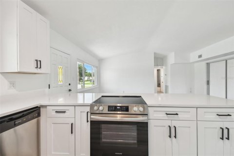 Villa ou maison à louer à Tarpon Springs, Floride: 3 chambres, 144.93 m2 № 1785384 - photo 14