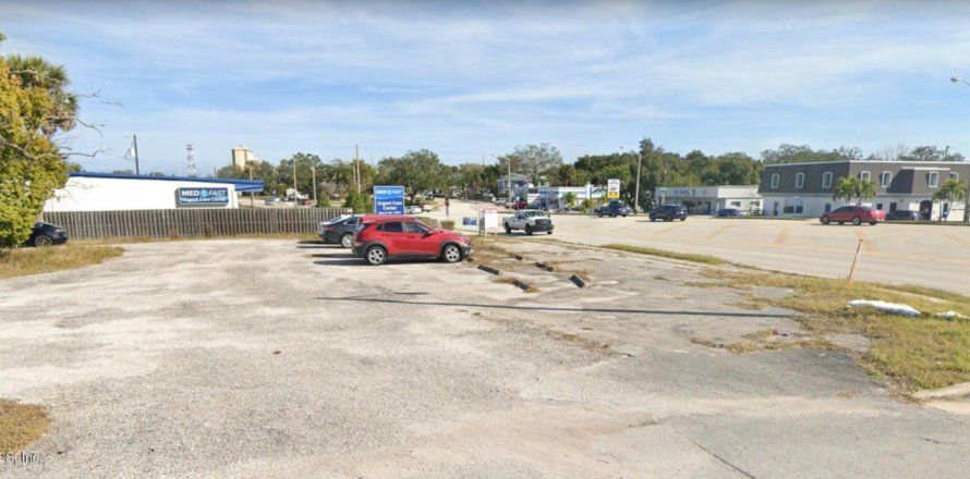 Commercial property in Melbourne, Florida № 769945