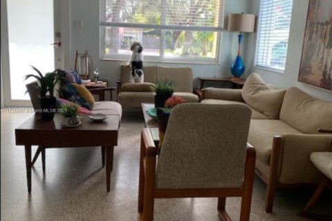Villa ou maison à vendre à Miami, Floride: 3 chambres, 114.18 m2 № 1964890 - photo 3