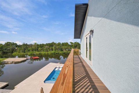House in Hudson, Florida 3 bedrooms, 221.11 sq.m. № 2395847 - photo 4