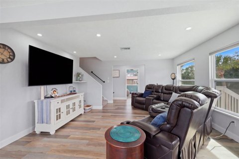 House in Hudson, Florida 3 bedrooms, 221.11 sq.m. № 2395847 - photo 22