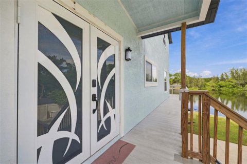 House in Hudson, Florida 3 bedrooms, 221.11 sq.m. № 2395847 - photo 7