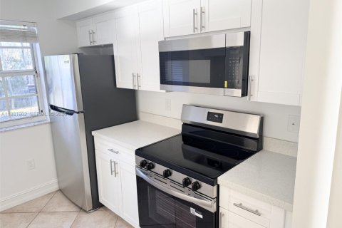 Condo in Miramar, Florida, 2 bedrooms  № 2043154 - photo 3