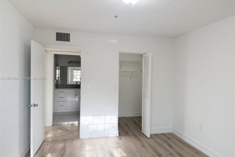 Condo in Miramar, Florida, 2 bedrooms  № 2043154 - photo 11