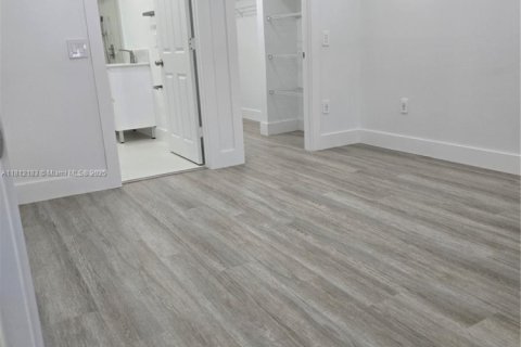 Villa ou maison à louer à Homestead, Floride: 2 chambres, 259.48 m2 № 1755941 - photo 15